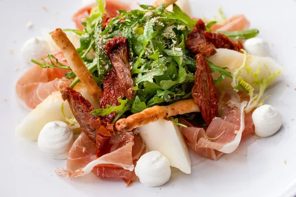 Parma ham ve kavun salatası.