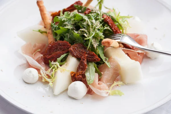 Parma ham ve kavun salatası.