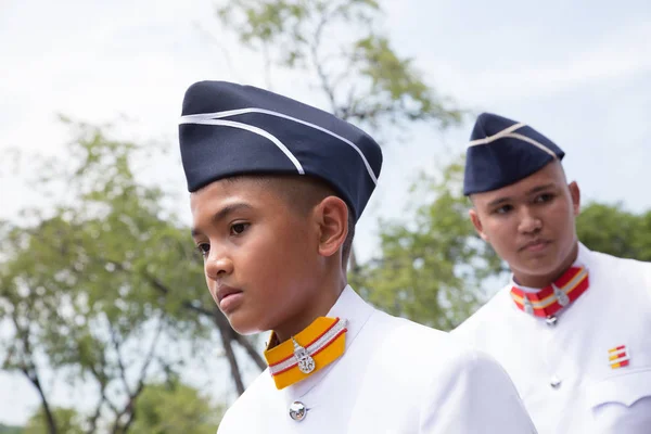 Thailändische Kinder in Uniform — Stockfoto