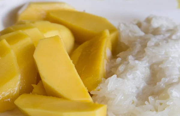 Mango sticky rice — Stock Photo, Image