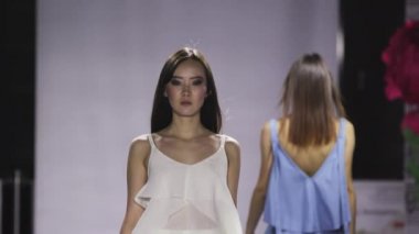 Defile beauty asian woman catwalk closeup japan model show vogue slow motion 4K.