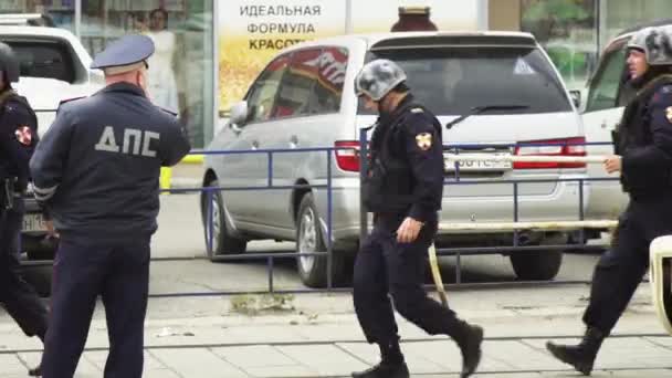 March crowd officers special forces on street in helmet close up strike man 4K. — Stok video