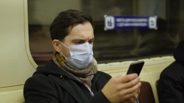 Masked People Metro. Coronavirus. Virus Corona. Covid-19. 2019-ncov. SARS-CoV-2. — Stok Video