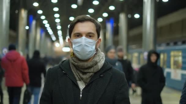 Masked People Metro. Coronavirus. Coronavirus. Covid-19. 2019-ncov. SARS-CoV-2. — Stockvideo