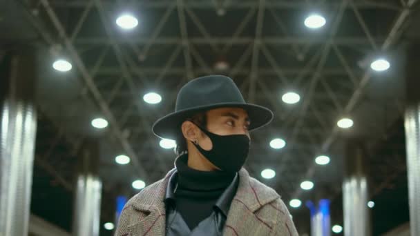 Fashion Man Walk. Stylish businessman Airport. Catwalk Model Show. Covid-19 Mask — Stock Video