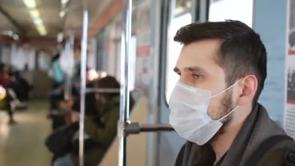 Metro de Man Underground. Gente Enmascarada Coronavirus. Covid-19. Virus Corona . — Vídeo de stock