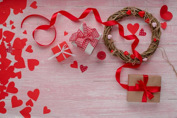 Happy Valentijnsdag liefde viering in een rustieke stijl, geïsoleerd. — Stockfoto