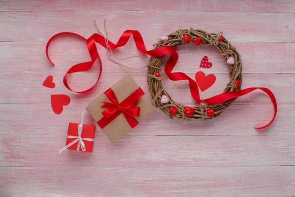 Happy Valentijnsdag liefde viering in een rustieke stijl, geïsoleerd. — Stockfoto