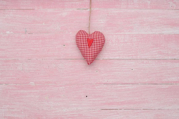 Happy Valentijnsdag liefde viering in een rustieke stijl, geïsoleerd. — Stockfoto