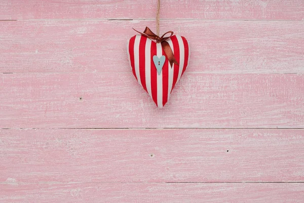 Happy Valentijnsdag liefde viering in een rustieke stijl, geïsoleerd. — Stockfoto