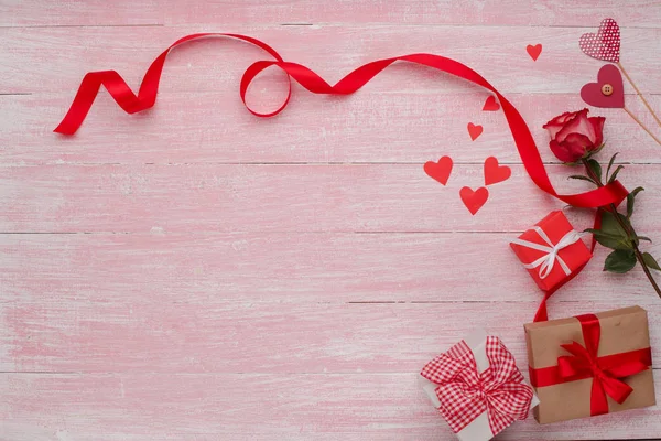 Ευτυχισμένη ημέρα του Αγίου Βαλεντίνου γιορτή αγάπη σε ρουστίκ στιλ απομονωμένες. — Φωτογραφία Αρχείου