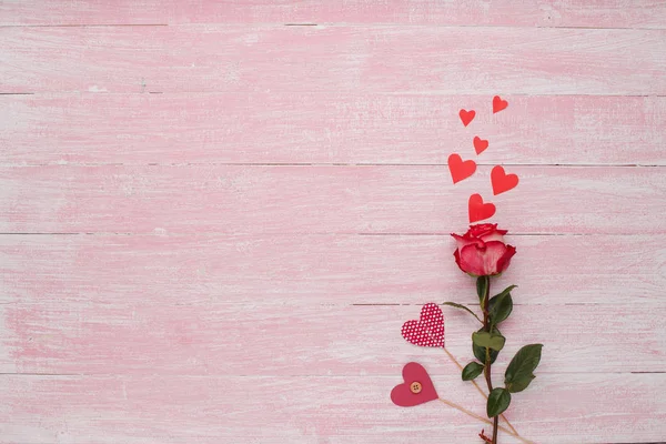 Happy Valentijnsdag liefde viering in een rustieke stijl, geïsoleerd. — Stockfoto