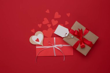 Mutlu Sevgililer günü aşk kutlama bir rustik tarzda izole.