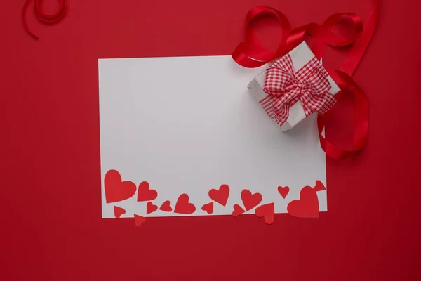 Happy Valentijnsdag liefde viering in een rustieke stijl, geïsoleerd. — Stockfoto