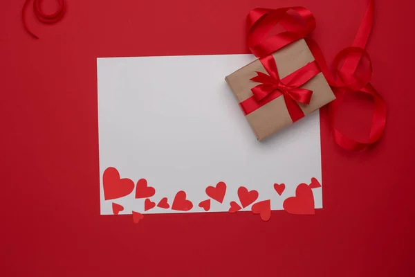 Happy Valentijnsdag liefde viering in een rustieke stijl, geïsoleerd. — Stockfoto