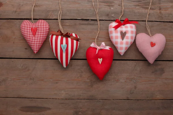 Happy Valentijnsdag liefde viering in een rustieke stijl, geïsoleerd. — Stockfoto