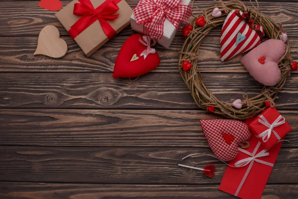 Happy Valentijnsdag liefde viering in een rustieke stijl, geïsoleerd. — Stockfoto