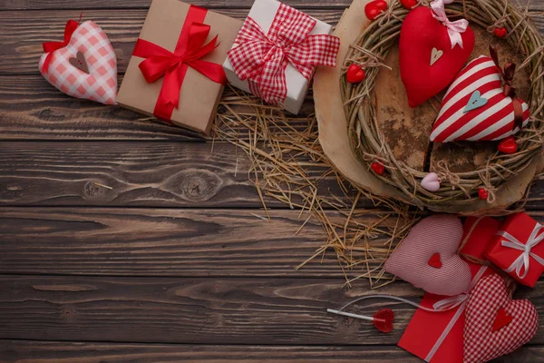 Happy Valentijnsdag liefde viering in een rustieke stijl, geïsoleerd. — Stockfoto