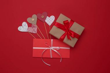 Mutlu Sevgililer günü aşk kutlama bir rustik tarzda izole.