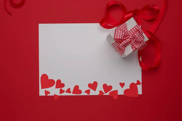 Happy Valentijnsdag liefde viering in een rustieke stijl, geïsoleerd. — Stockfoto