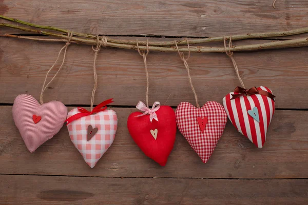 Happy Valentijnsdag liefde viering in een rustieke stijl, geïsoleerd. — Stockfoto