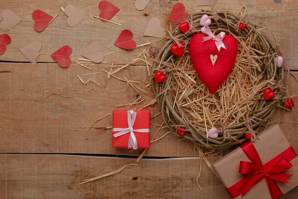 Happy Valentijnsdag liefde viering in een rustieke stijl, geïsoleerd. — Stockfoto