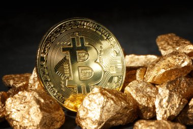 Altın Bitcoin sikke ve höyüğün altın. Bitcoin cryptocurrency.