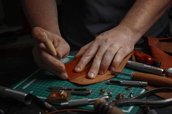 Man Working Leather Using Crafting Diy Tools — Stock Photo, Image