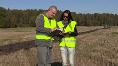 Teftiş çiftçiler alan sürülmüş
