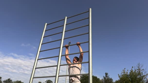 Young athlete practicing on gymnastic bars — Stock Video