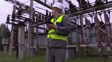 Elektrik mühendisi tablet Pc kullanma 