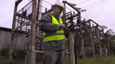 Elektrikçi elektrik alt istasyonlar fotoğraf çekmek 
