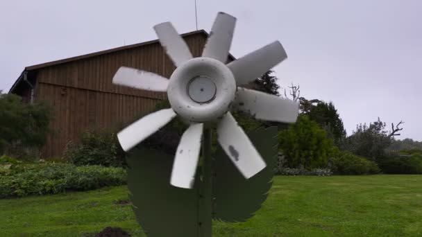 Moinho de vento pequeno, moinho meteorológico — Vídeo de Stock