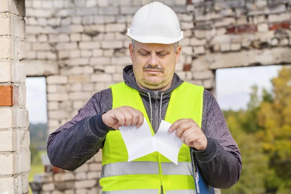 Ingenieur bouwkunde rend papier — Stockfoto