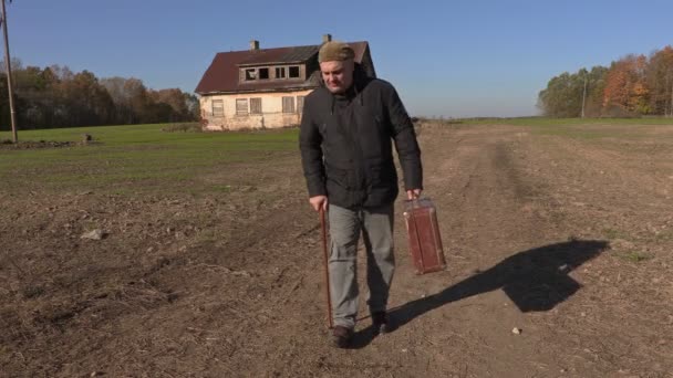 Disabled man walking away from home — Stock Video