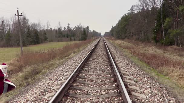 Βασίλη σε σιδηροδρομικές και εμφάνιση γειά σου — Αρχείο Βίντεο