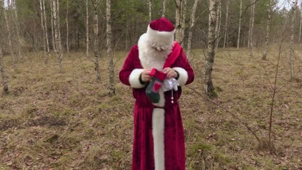 Santa Claus showing obscene gesture — Stock Video