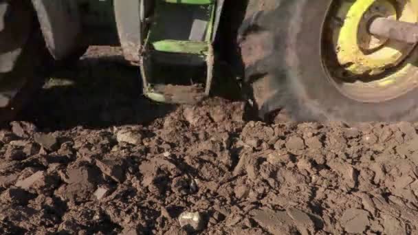 Tractor plowing field close up — Stock Video