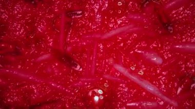 DNA sarmalının kırmızı renkte