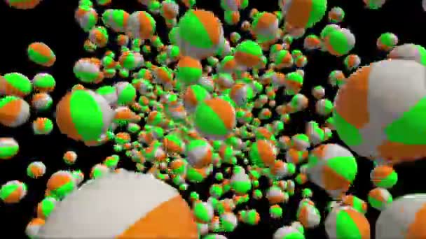 På kameran flyger färgade leksak bollar — Stockvideo