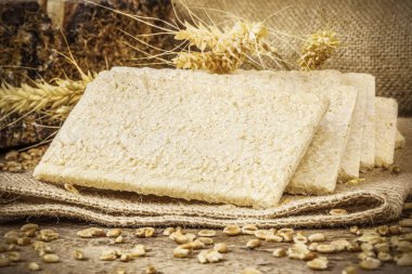 Crispbread tahıl ve kulakları ile