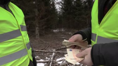 Oduncular euro banknot ormandaki ile 