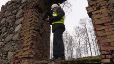 Eski tuğla duvar kontrol bina müfettişi 