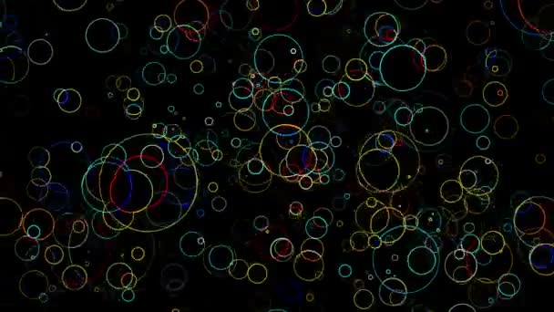 Pohyblivé kroužky v různých barvách na černém pozadí — Stock video