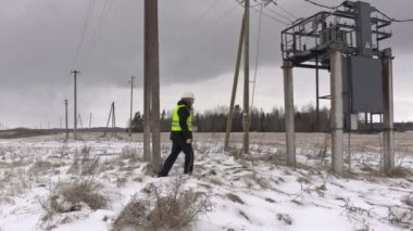 Elektrikçi kontrol güç hatları