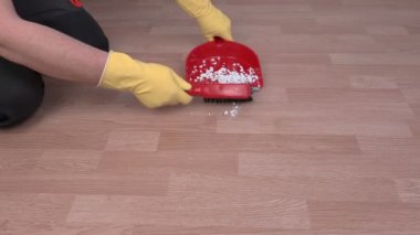 Temizleyici fırça ve Kepçe kullanma