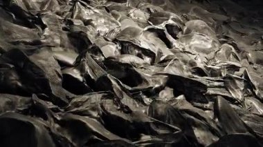 Gidiş dalgalarda karanlık 