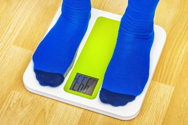 Erkek çorap ölçekte kilolu konumu olan