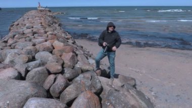 Fotoğrafçı adım ve kamera kullanarak