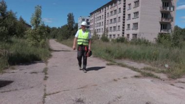 Oluşturucu hakkı için seyir yolu terk edilmiş daire ev yakınındaki